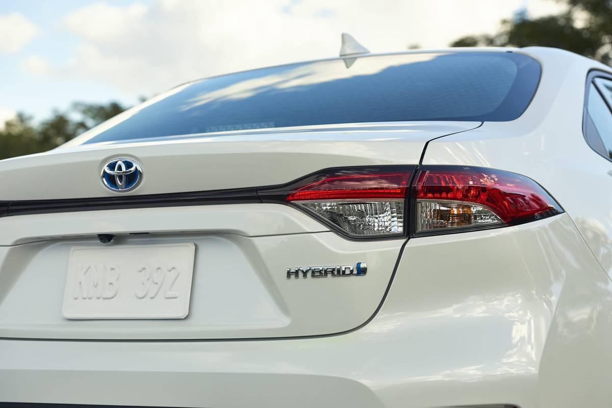 2020 Toyota Corolla Hybrid | Manufacturer images