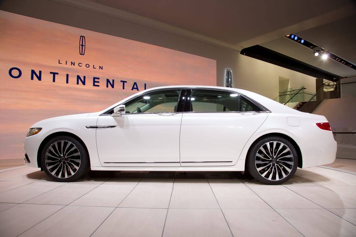 2017 Lincoln Continental | Cars.com photo by Evan Sears
