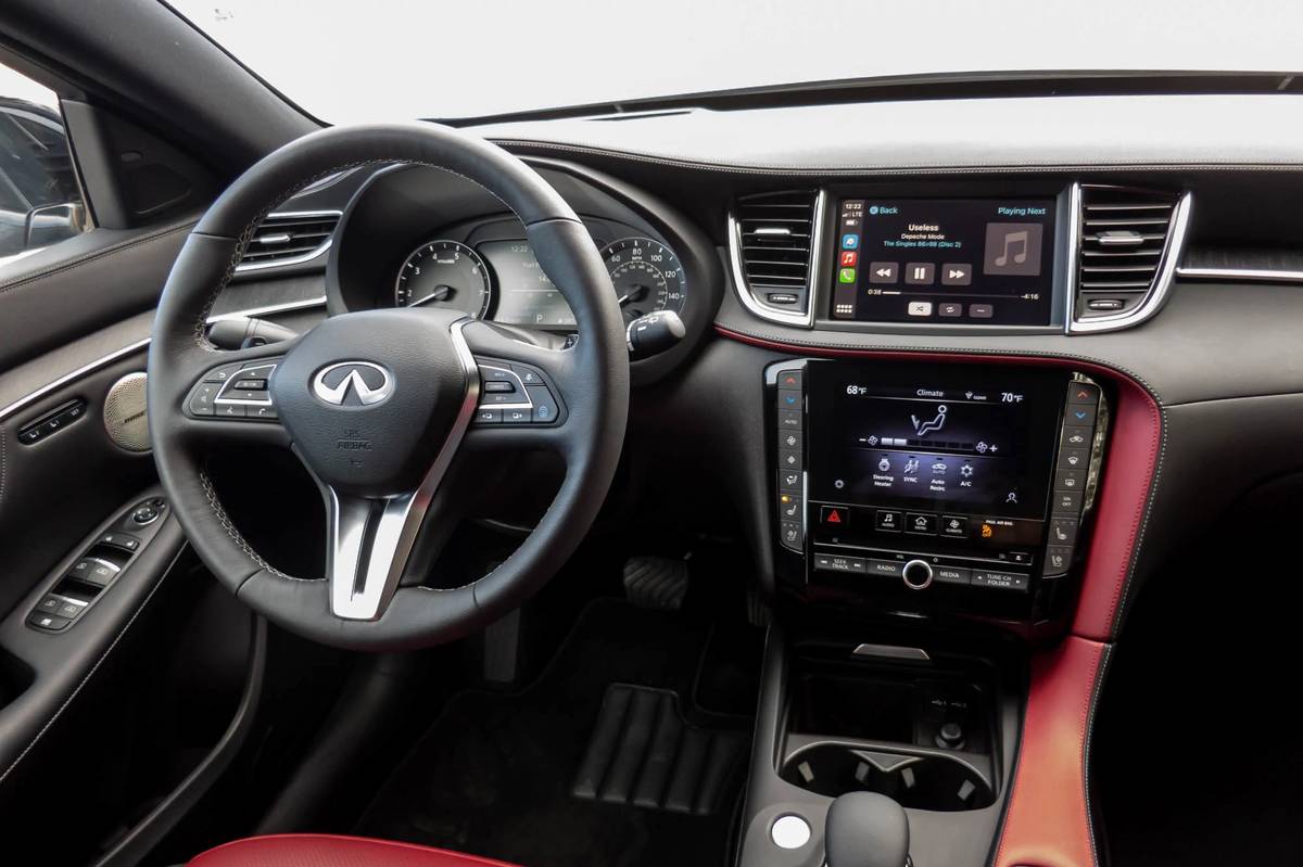 infiniti-qx55-sensory-awd-2022-14-cockpit-shot - dashboard - first row - interior.jpg