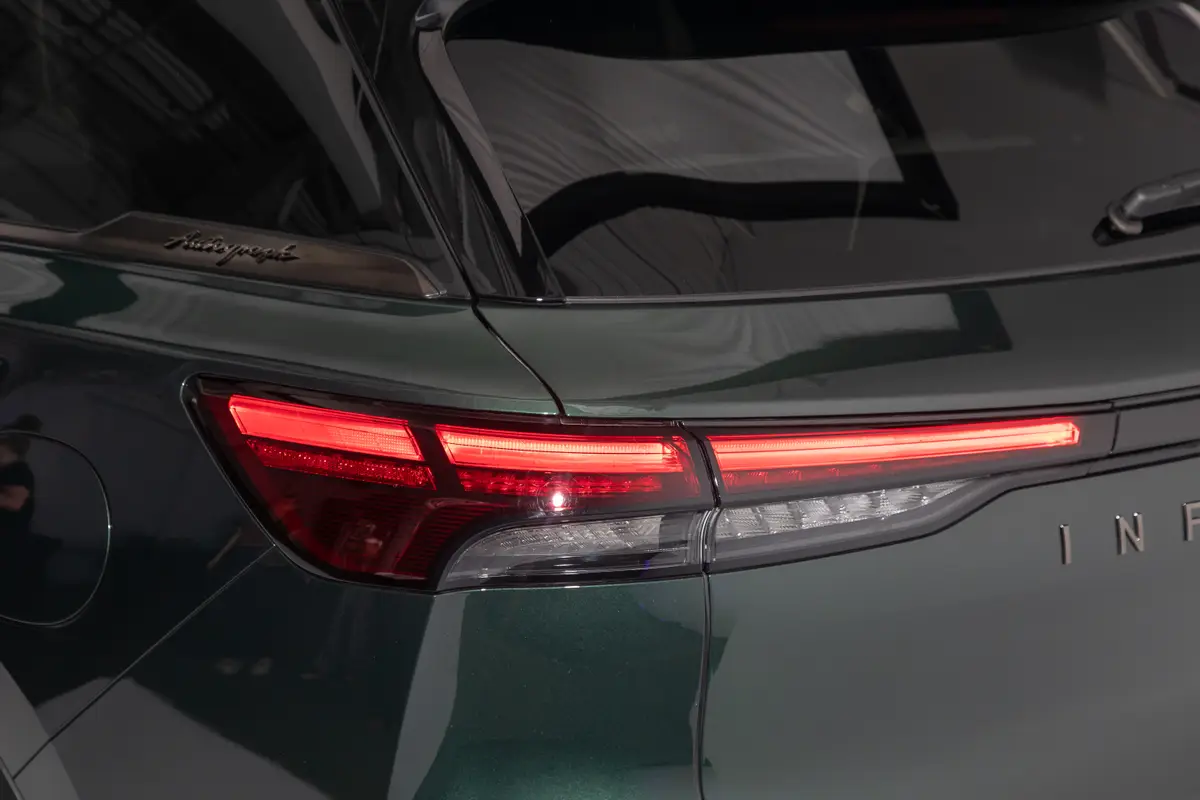 infiniti qx60 2026 11 exterior taillight jpg