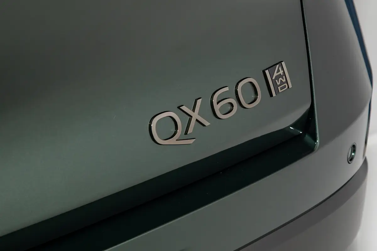 infiniti qx60 2026 12 exterior rear badge jpg
