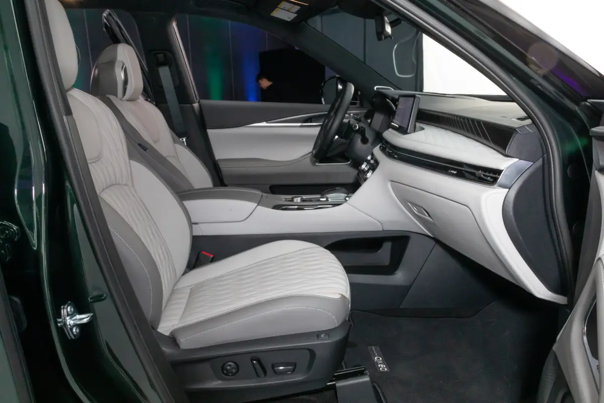 infiniti qx60 2026 19 interior front row jpg