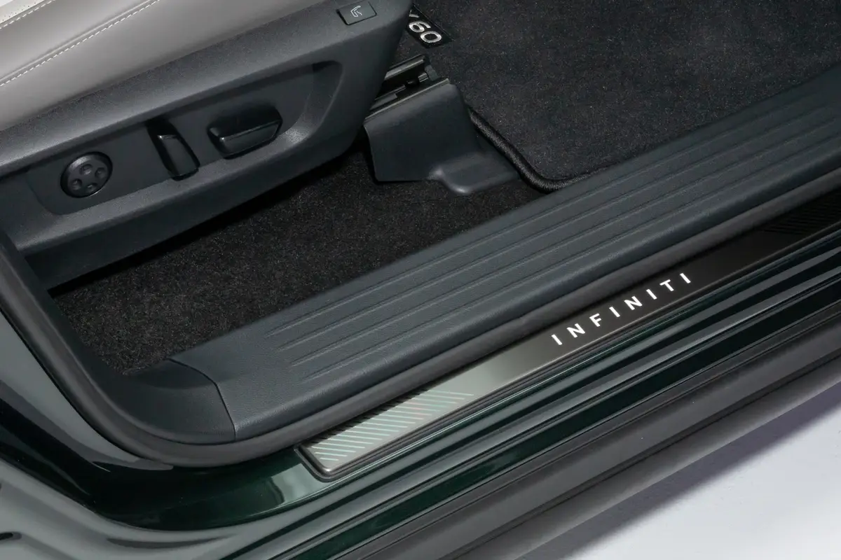 infiniti qx60 2026 31 interior door badge jpg
