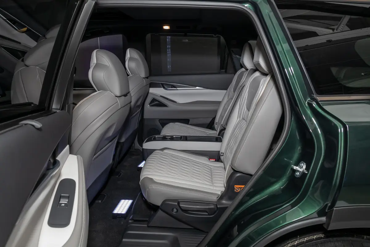 infiniti qx60 2026 32 interior second row jpg