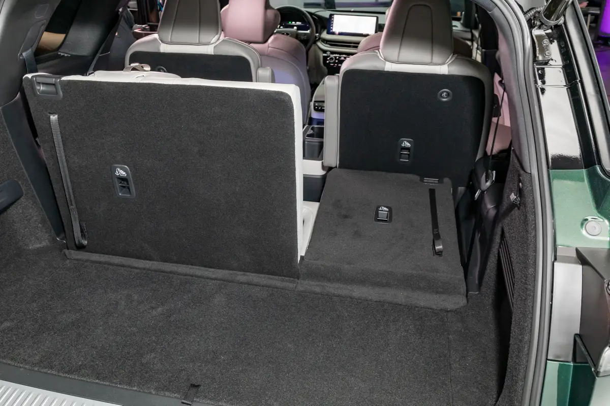 infiniti qx60 2026 36 interior cargo jpg