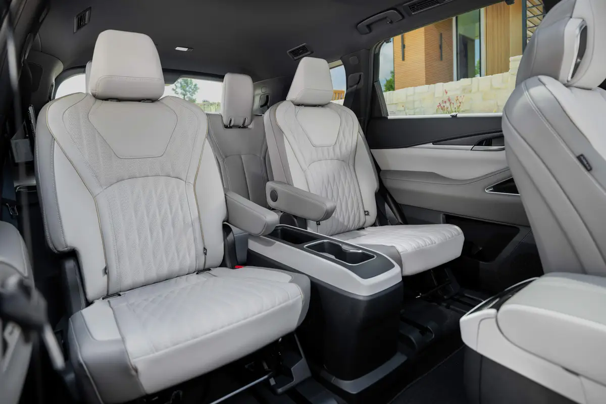 infiniti qx60 2026 interior oem 24 jpg