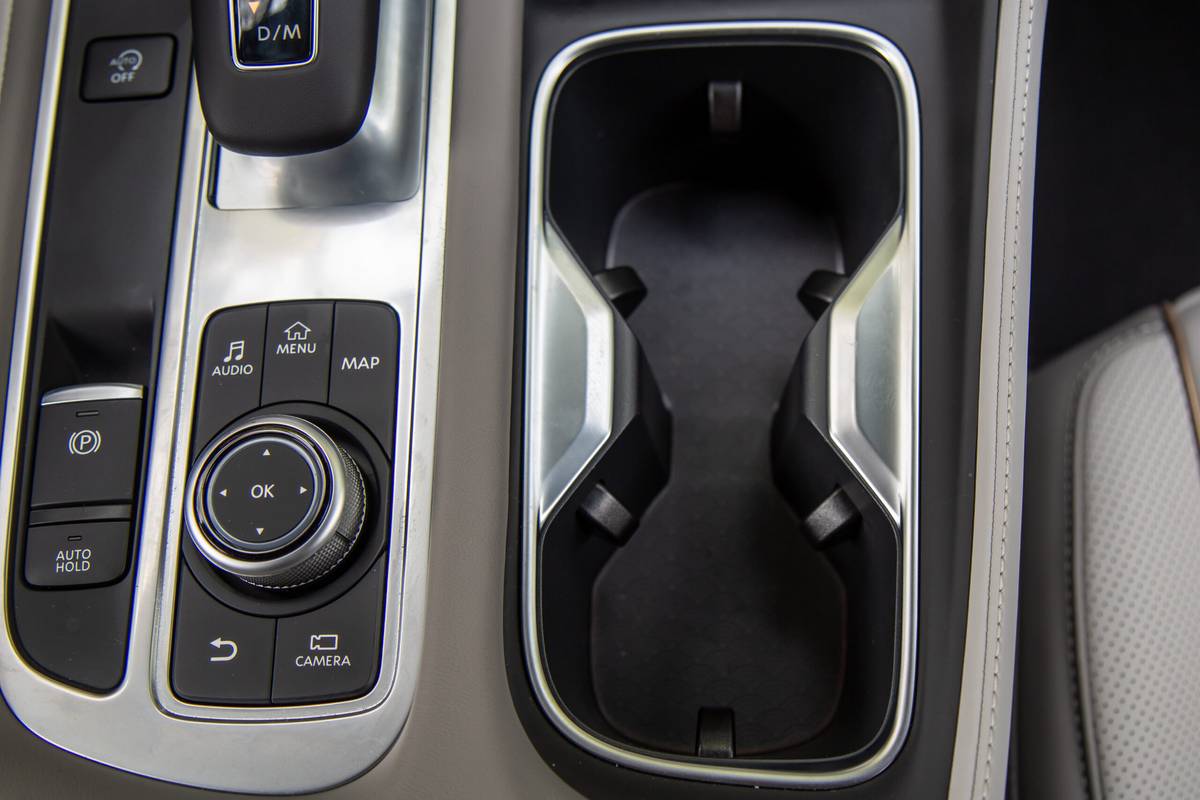 infiniti qx60 autograph awd 2026 19 interior cupholders scaled jpg