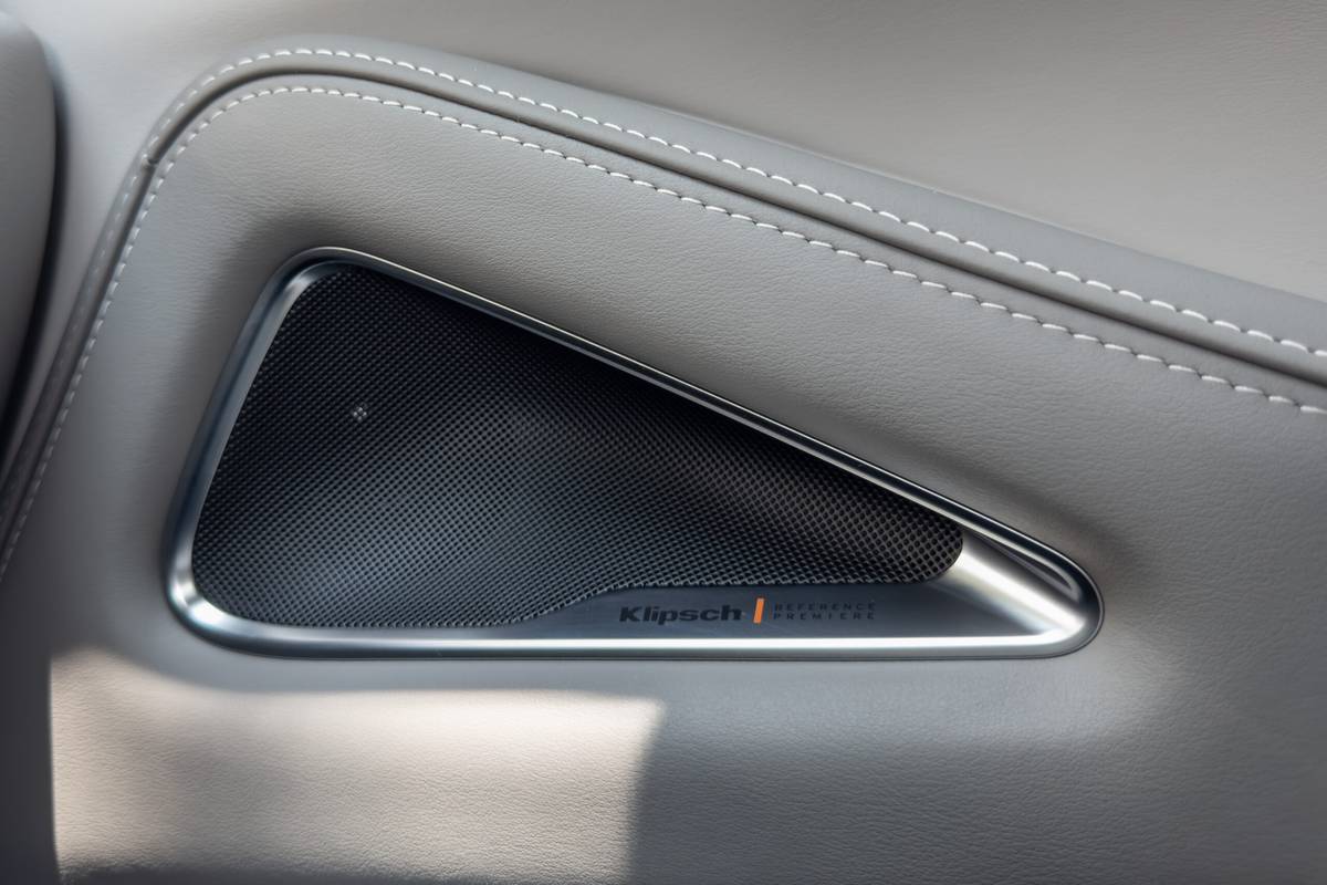 infiniti qx60 autograph awd 2026 27 interior door audio scaled jpg