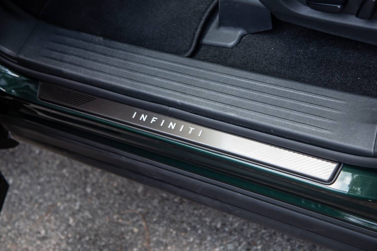 infiniti qx60 autograph awd 2026 28 interior door badge scaled jpg