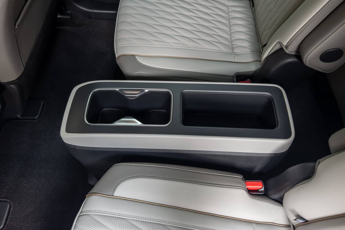 infiniti qx60 autograph awd 2026 31 interior second row cupholder scaled jpg
