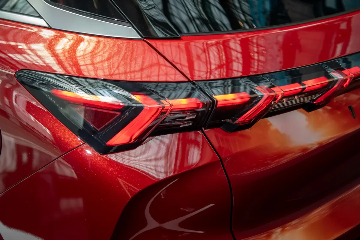 infiniti qx65 2026 08 exterior taillight jpg