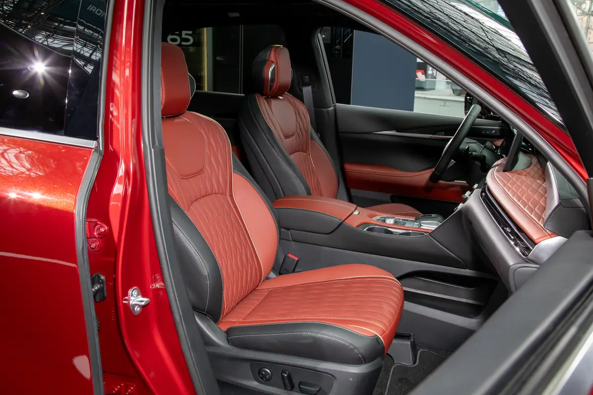 infiniti qx65 2026 13 interior front row seat jpg