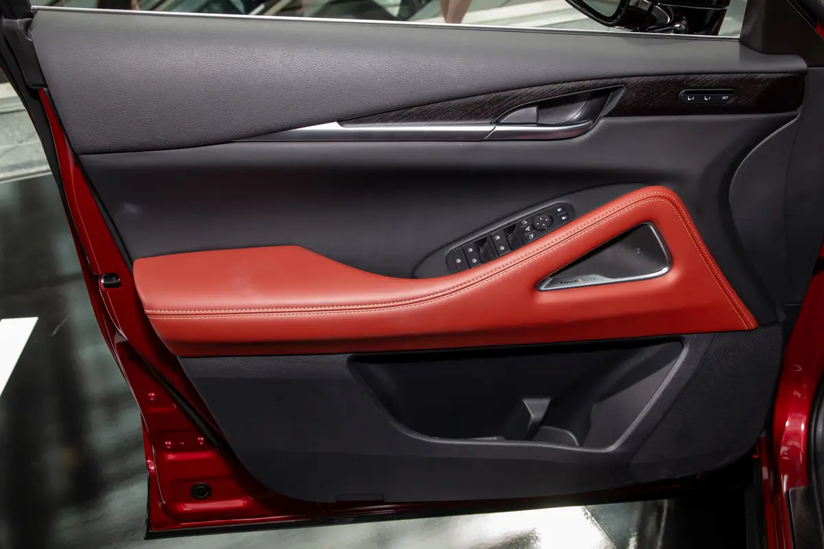 infiniti qx65 2026 24 interior door jpg