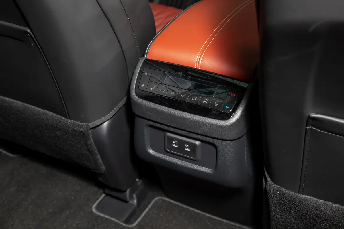 infiniti qx65 2026 28 interior backseat climate control jpg