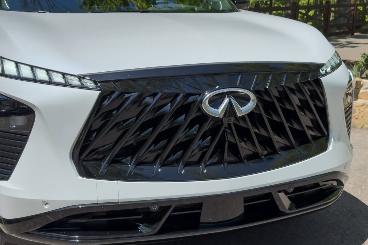 infiniti qx65 2027 04 exterior front white 1 scaled jpg