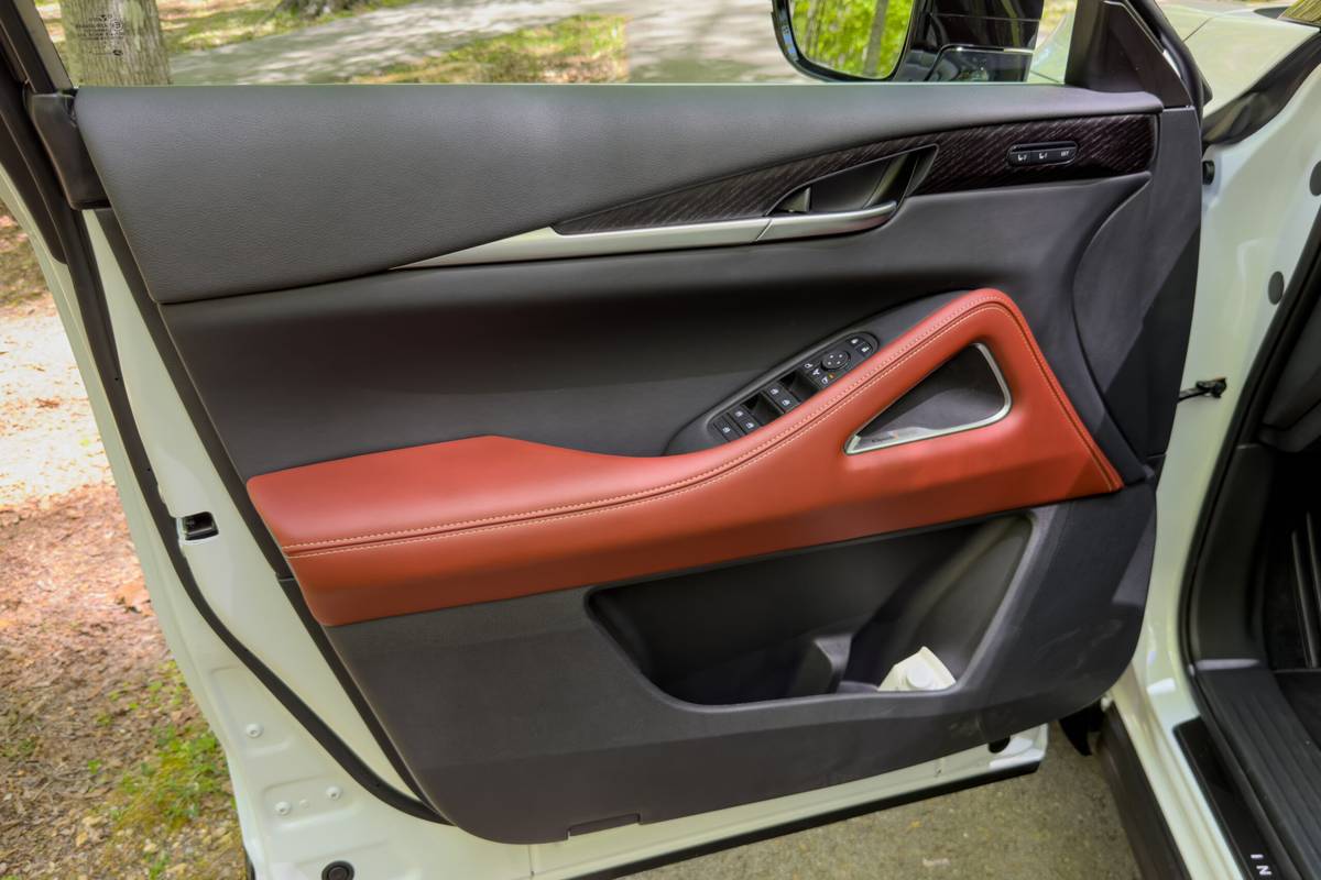 infiniti qx65 2027 19 interior door scaled jpg