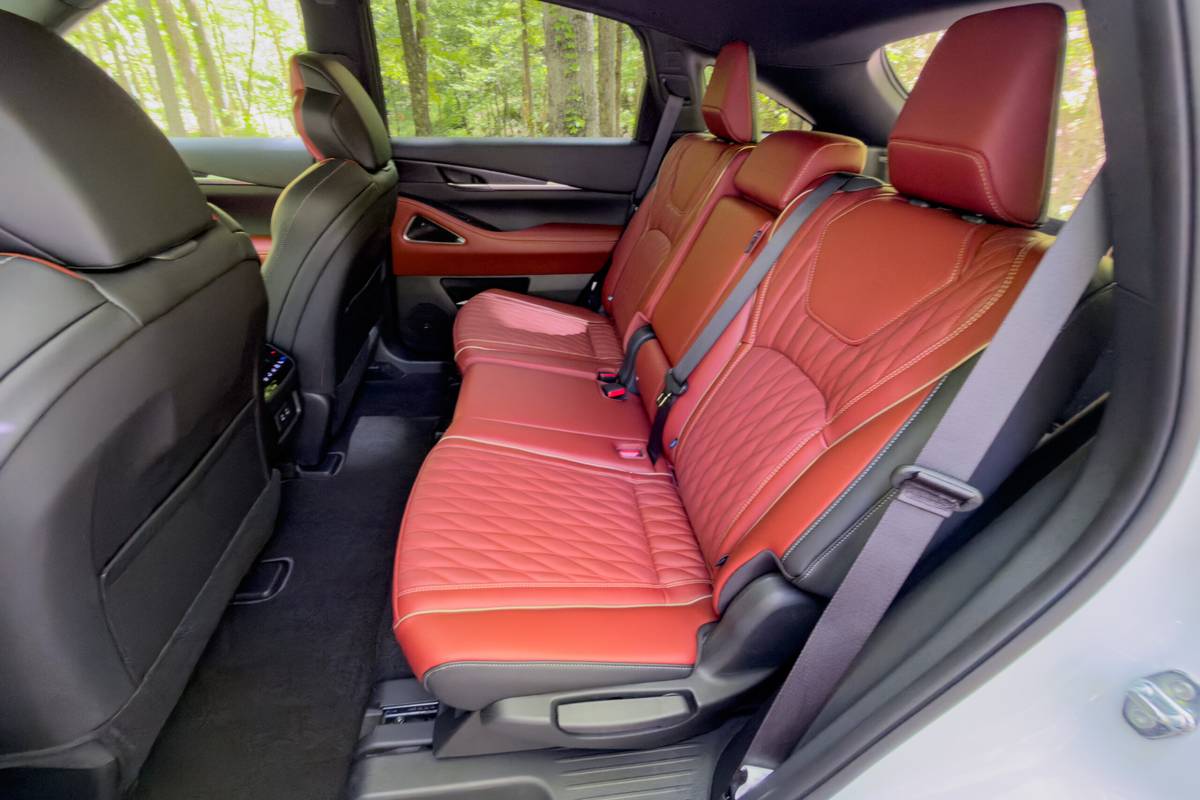 infiniti qx65 2027 20 interior backseat scaled jpg