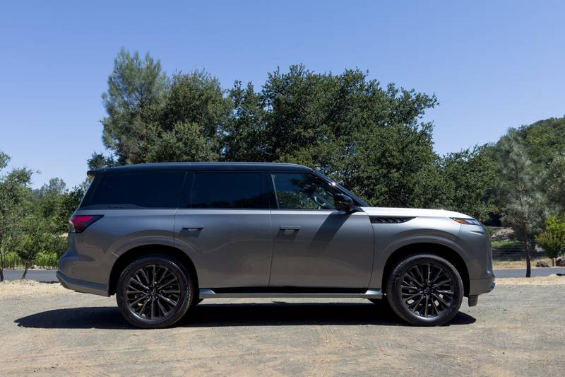 infiniti-qx80-autograph-2025-04-exterior-profile