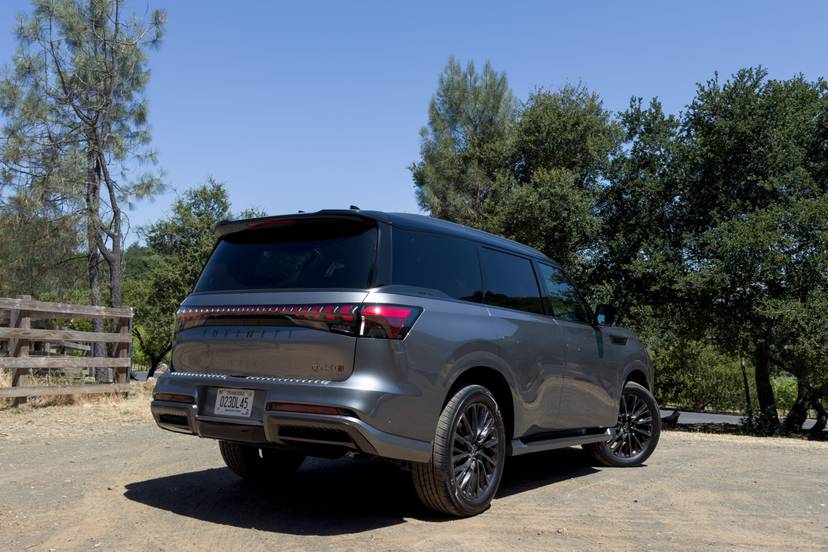 infiniti-qx80-autograph-2025-06-exterior-rear-angle