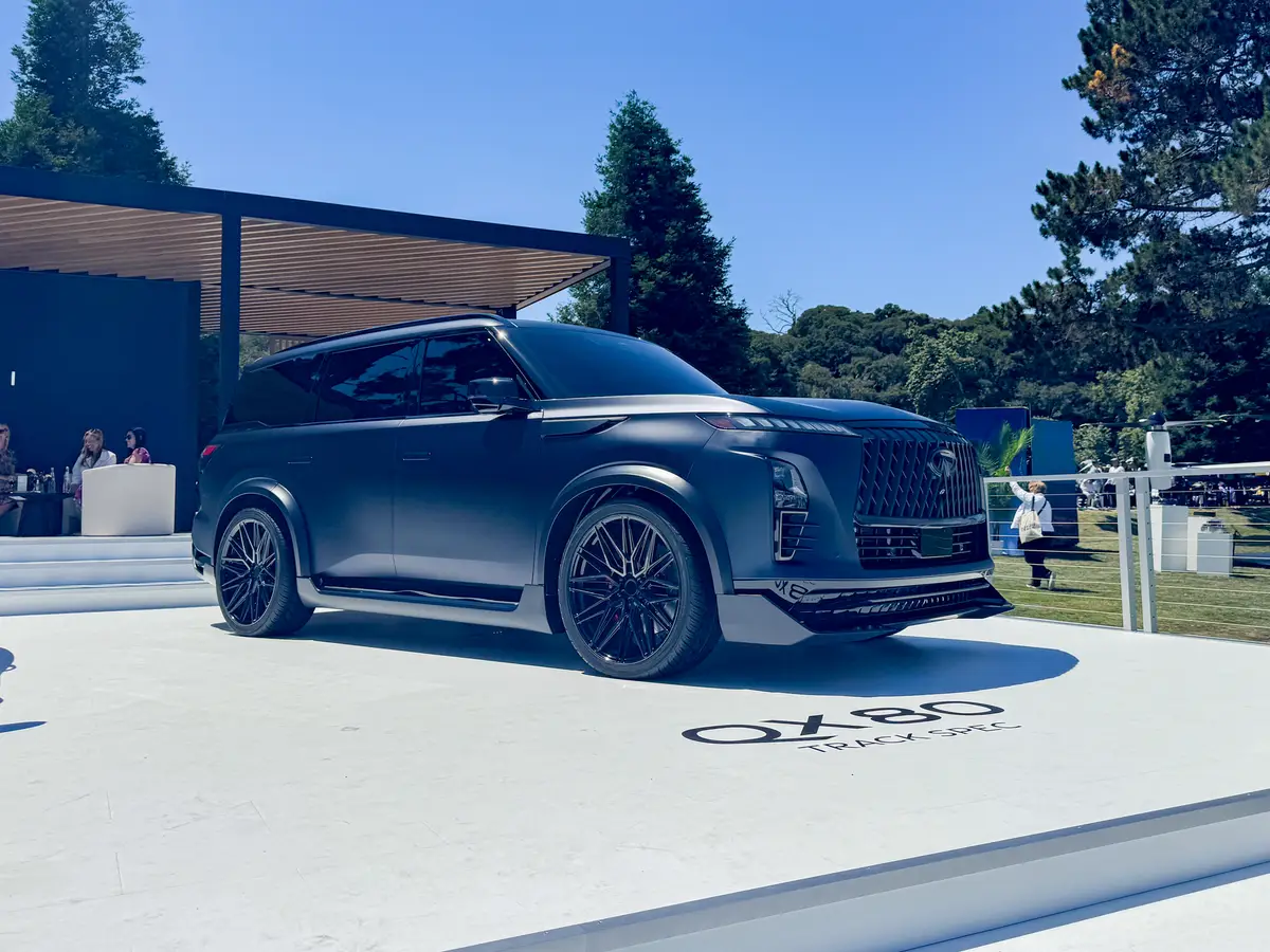 infiniti qx80 track spec concept 01 front angle jpg