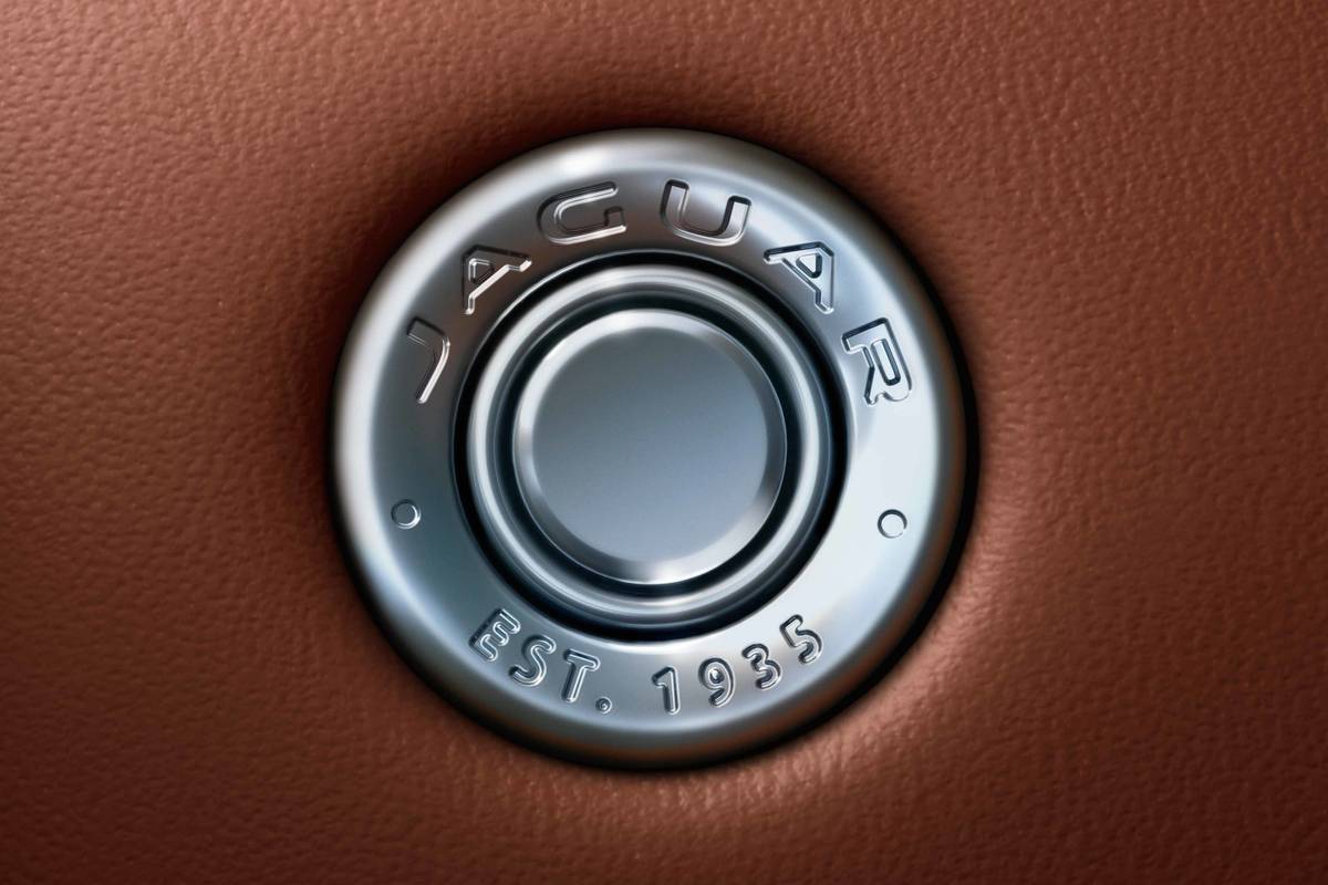 jaguar f type 2021 11 dashboard detail interior start stop button jpg