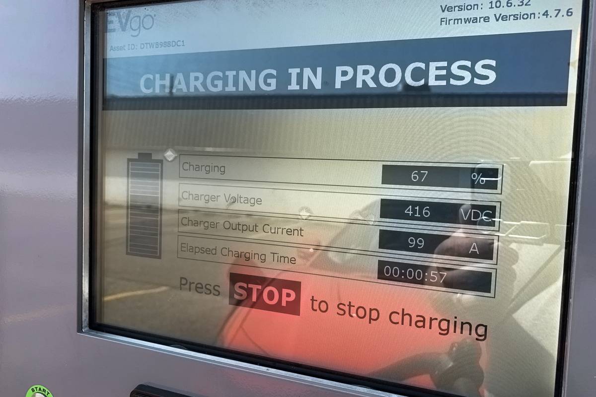 jaguar i pace 2019 02 charging station exterior jpg