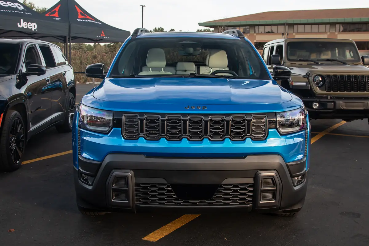 jeep cherokee 2026 03 exterior front jpg