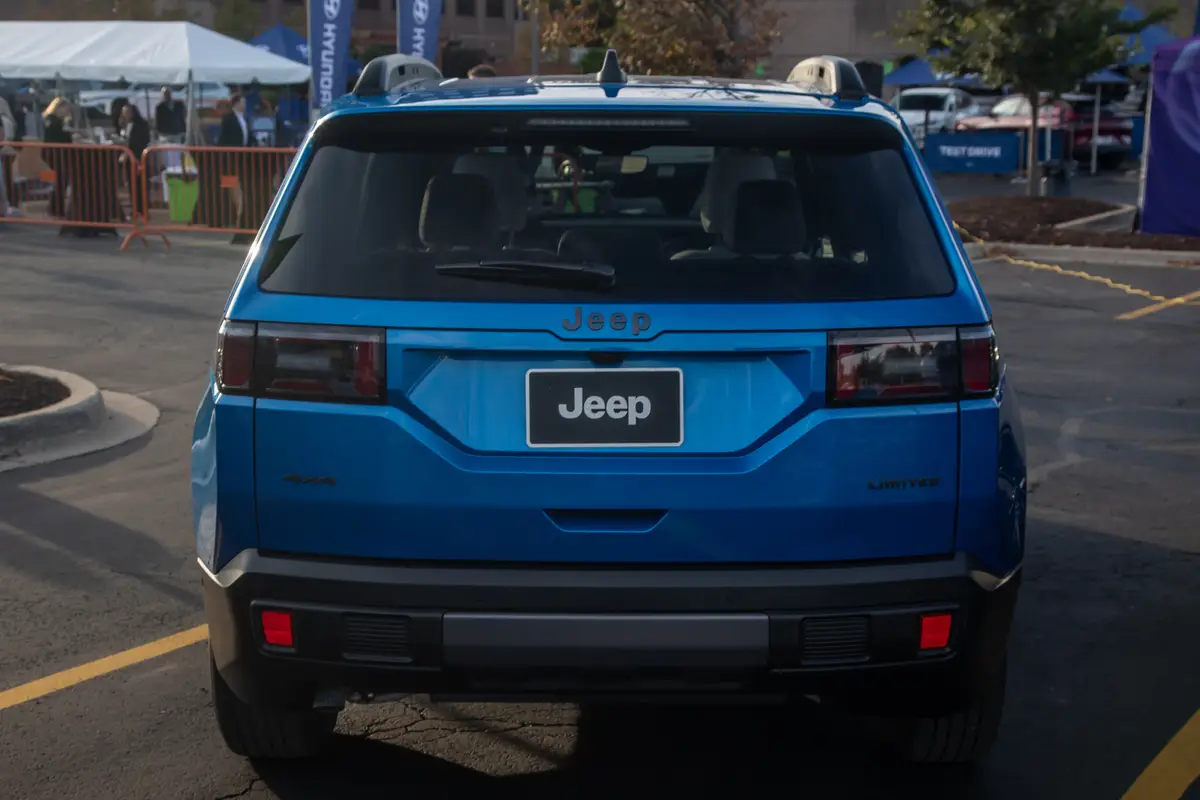 jeep cherokee 2026 08 exterior rear jpg
