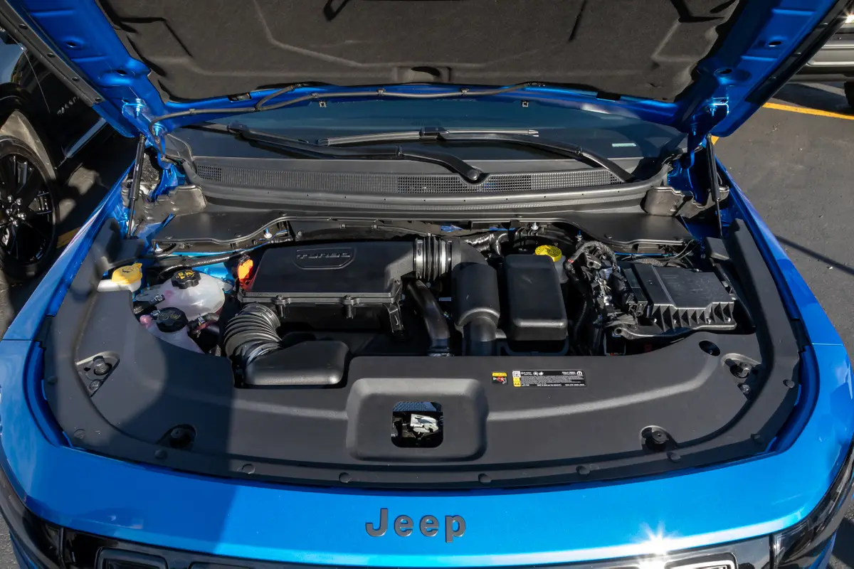 jeep cherokee 2026 12 interior engine jpg