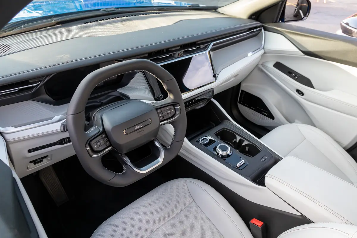 jeep cherokee 2026 14 interior front row jpg