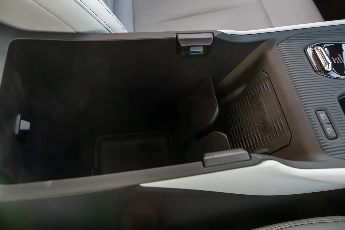 jeep cherokee 2026 23 interior center console cargo jpg