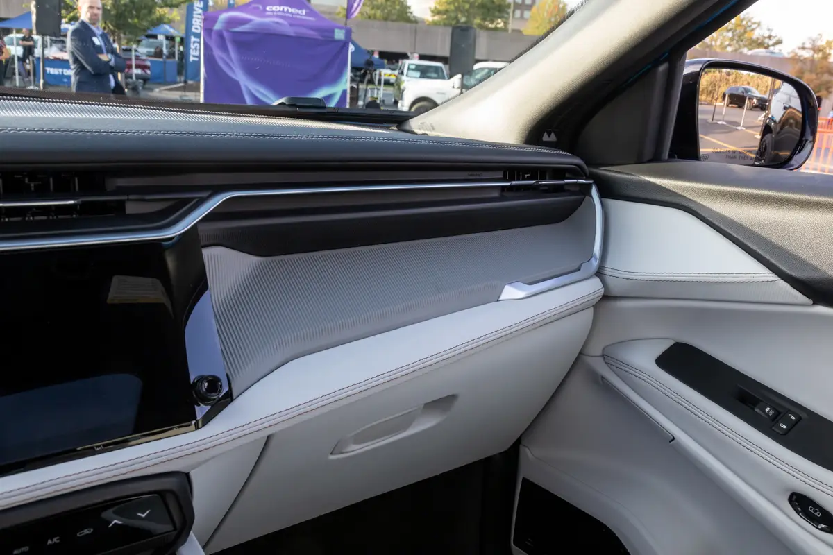 jeep cherokee 2026 25 interior dashboard jpg