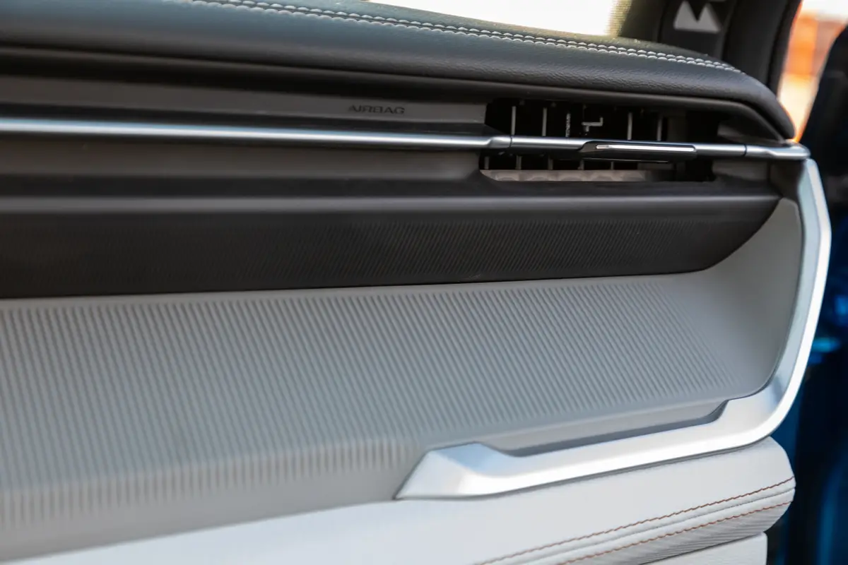 jeep cherokee 2026 26 interior dashboard jpg