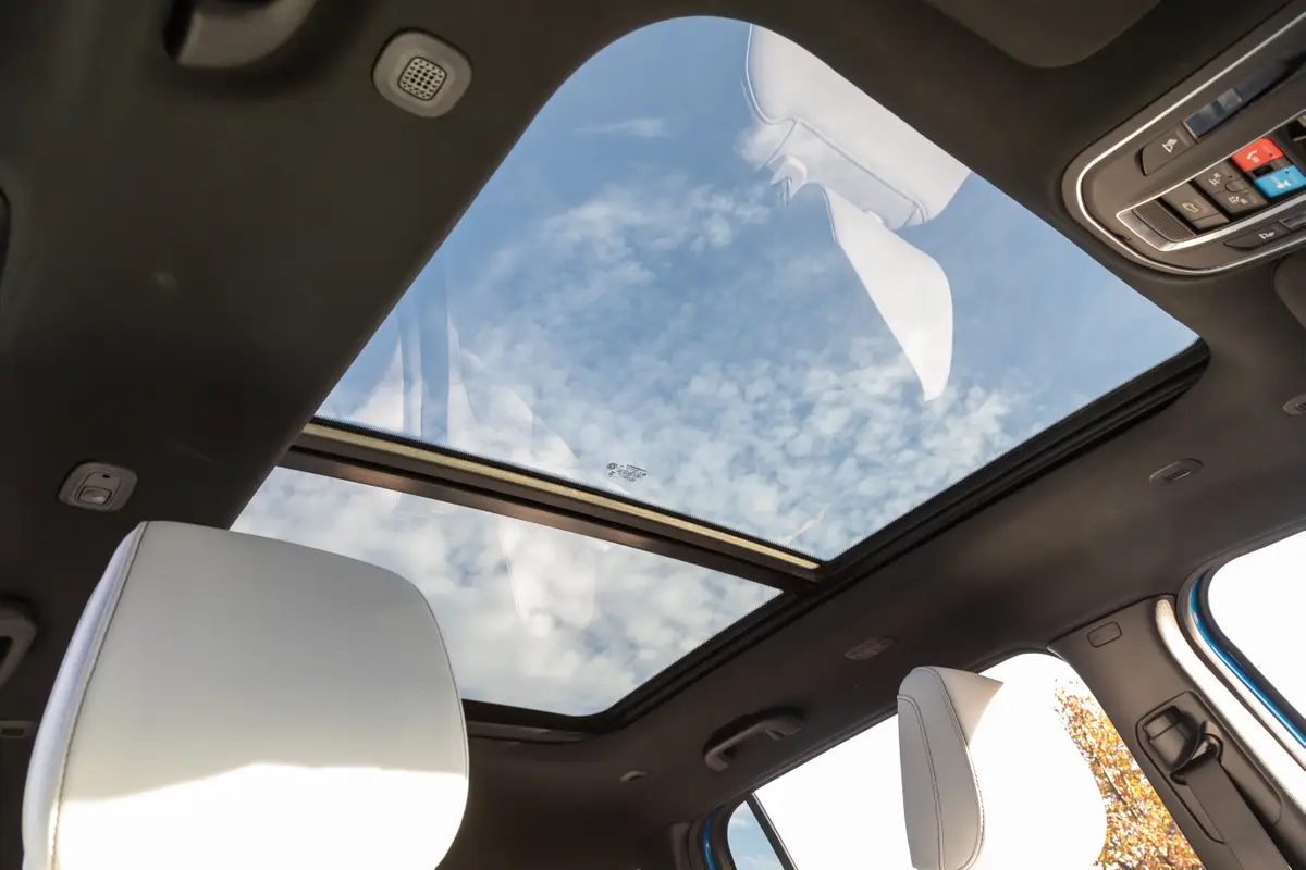jeep cherokee 2026 28 interior sunroof jpg