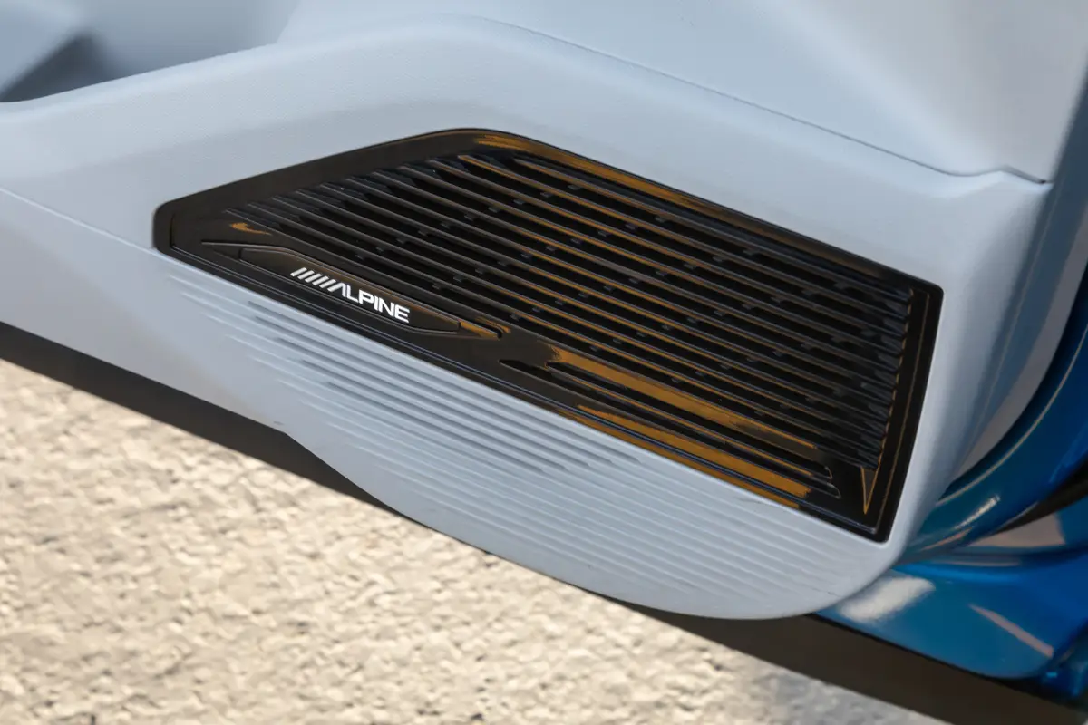 jeep cherokee 2026 30 interior door audio jpg