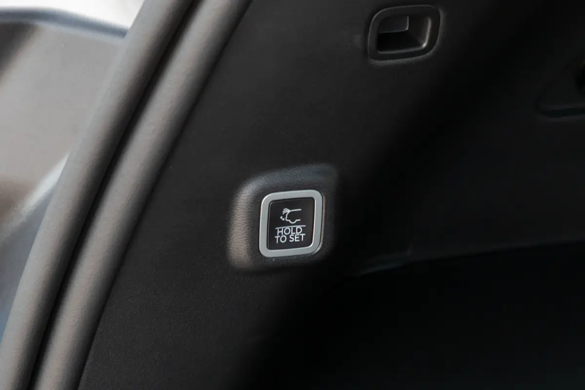 jeep cherokee 2026 37 interior cargo controls jpg