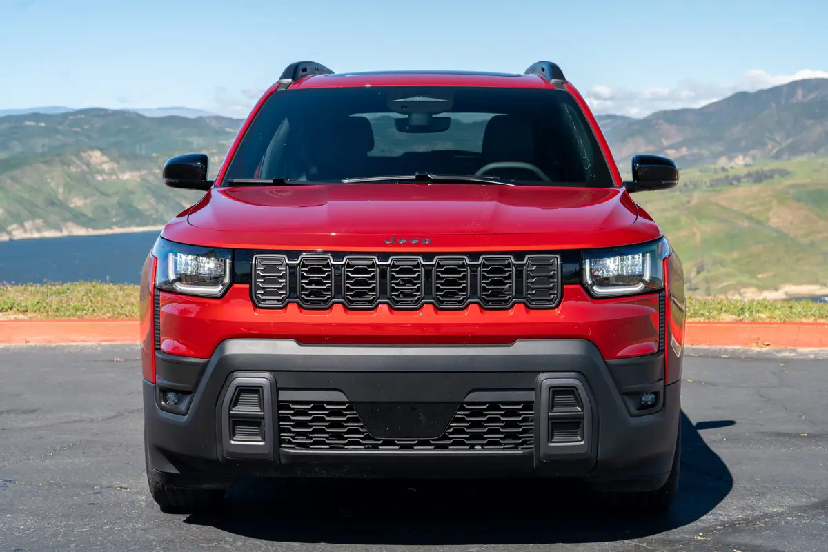 jeep cherokee limited 4x4 2026 01 exterior front scaled jpg
