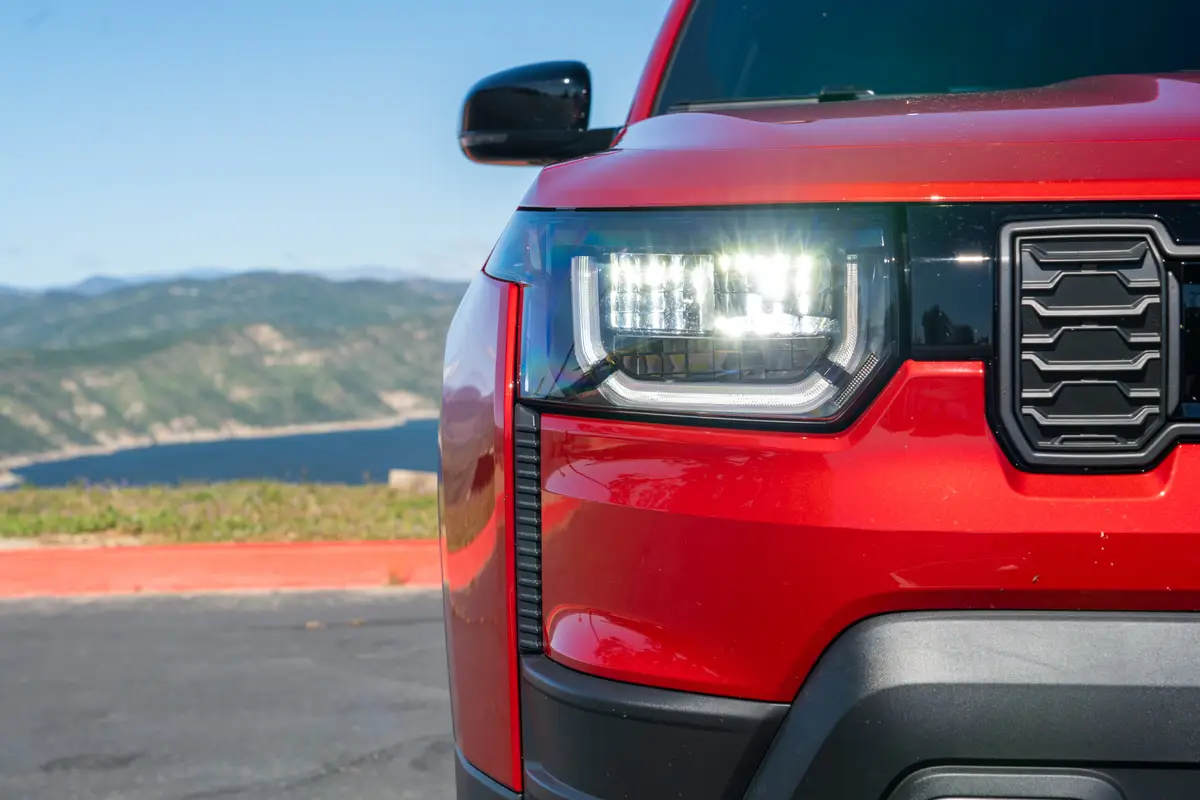jeep cherokee limited 4x4 2026 04 exterior headlight scaled jpg