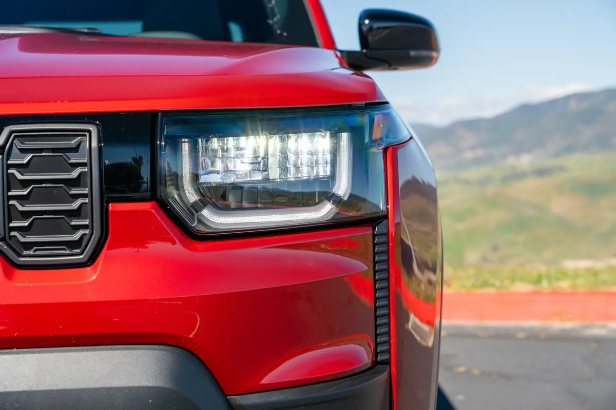 jeep cherokee limited 4x4 2026 05 exterior headlight scaled jpg