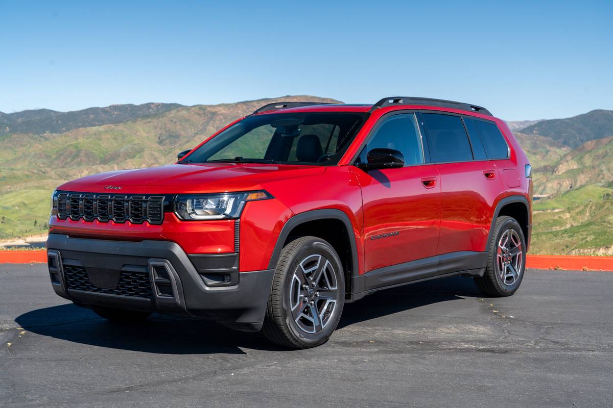jeep cherokee limited 4x4 2026 07 exterior front angle 1 1 scaled jpg
