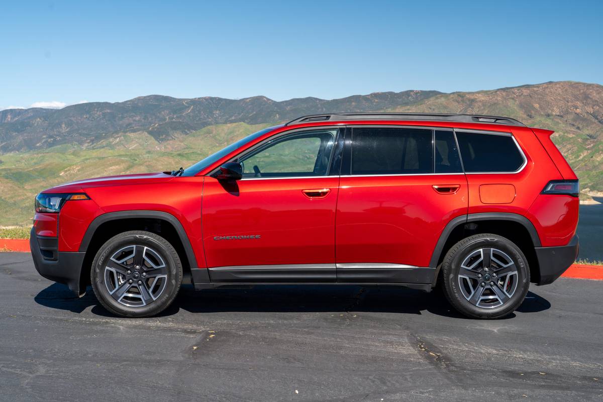 jeep cherokee limited 4x4 2026 09 exterior profile 1 1 scaled jpg
