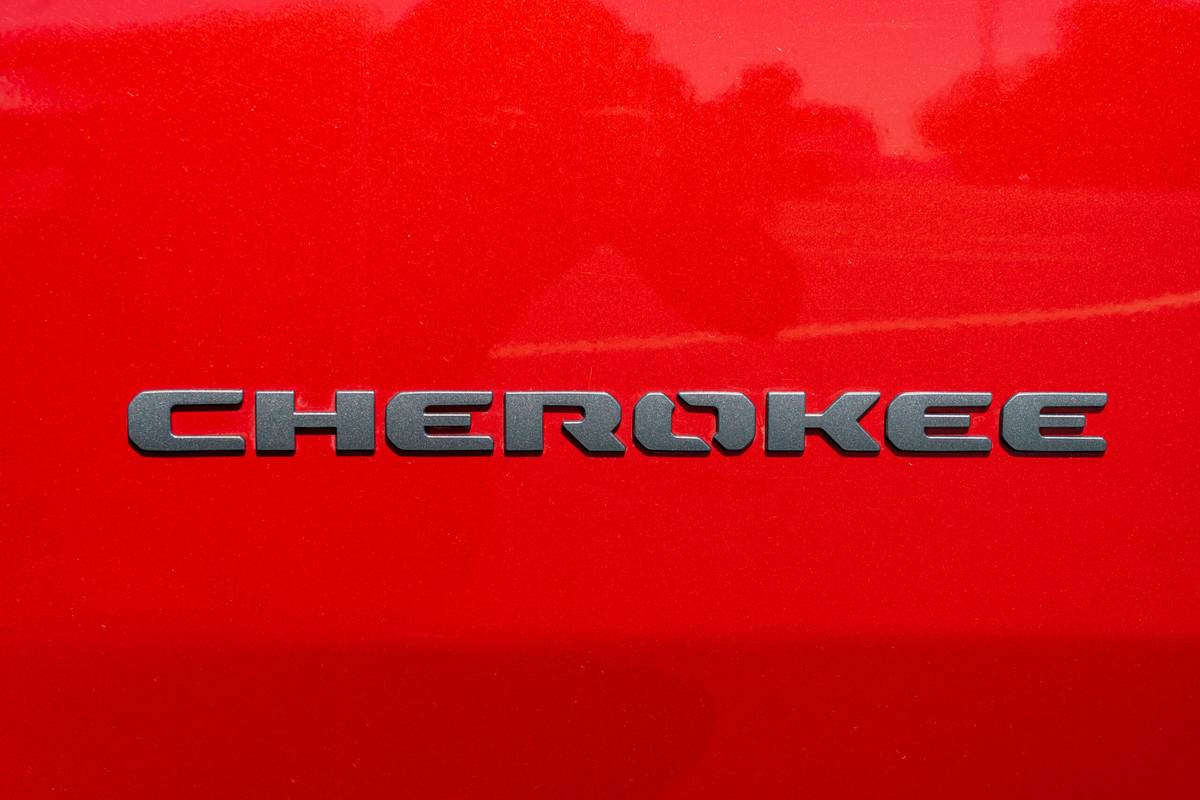jeep cherokee limited 4x4 2026 12 exterior badge detail 1 1 scaled jpg