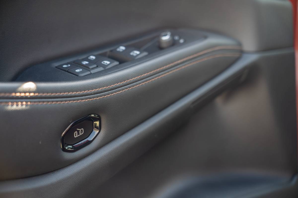 jeep cherokee limited 4x4 2026 15 interior driver door door release scaled jpg