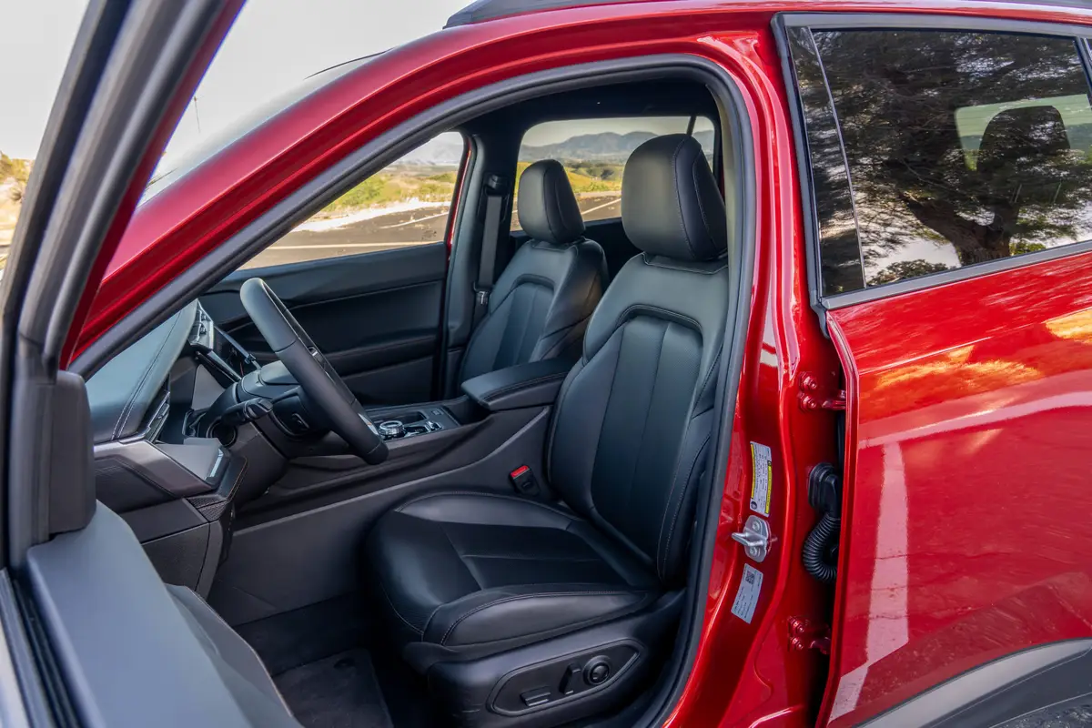 jeep cherokee limited 4x4 2026 17 interior front row scaled jpg