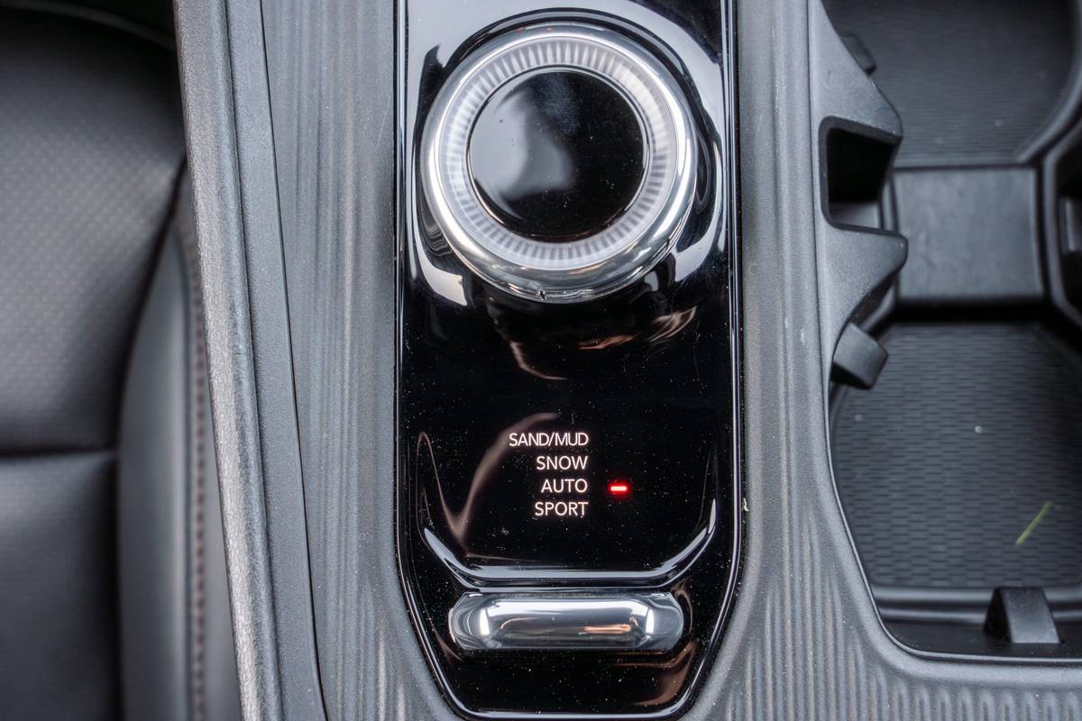 jeep cherokee limited 4x4 2026 27 interior interior drive selector dial scaled jpg