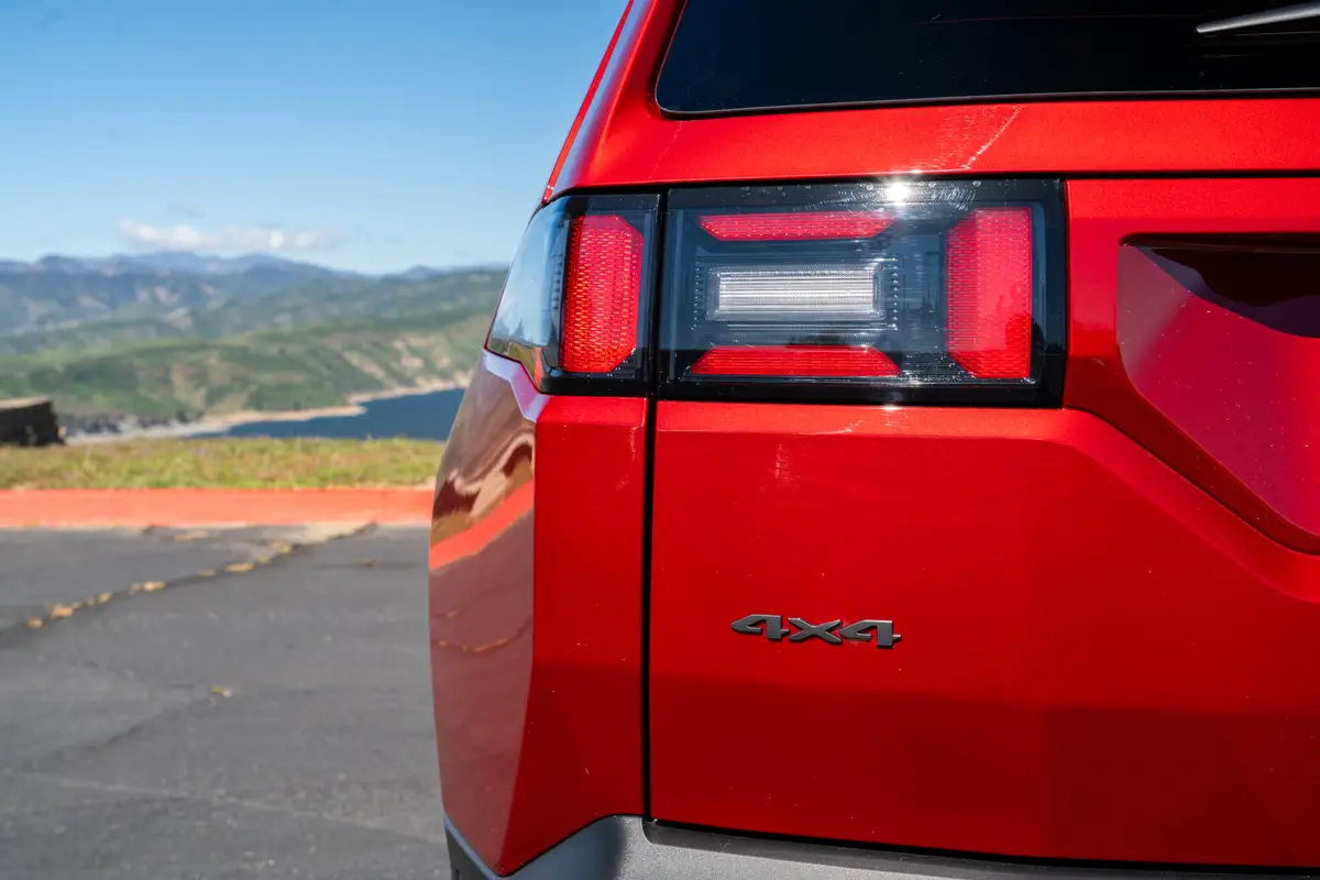 jeep cherokee limited 4x4 2026 41 exterior taillight scaled jpg