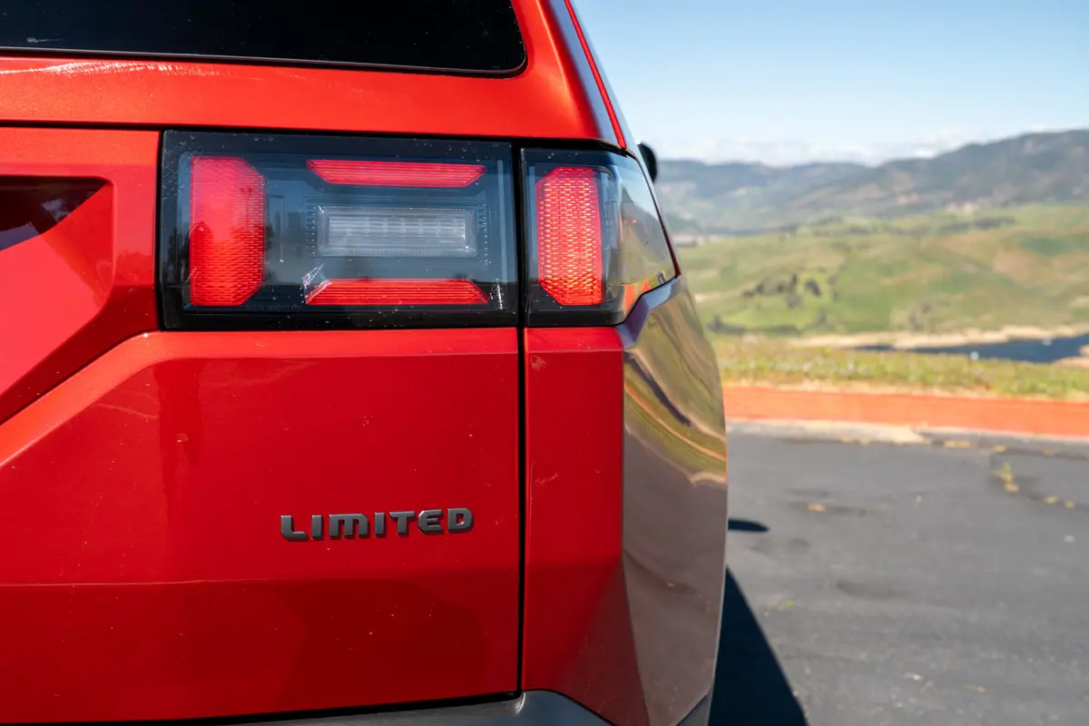 jeep cherokee limited 4x4 2026 42 exterior taillight scaled jpg
