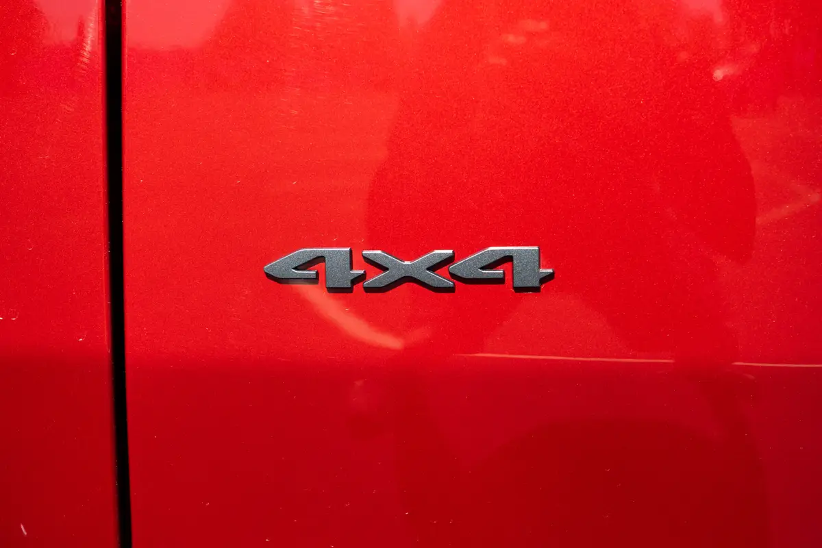 jeep cherokee limited 4x4 2026 43 exterior badge detail scaled jpg