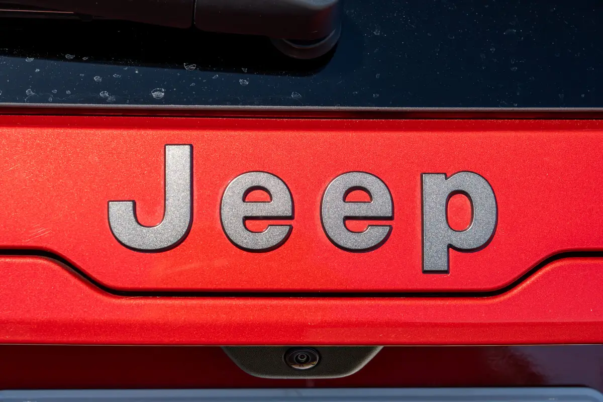 jeep cherokee limited 4x4 2026 44 exterior badge detail scaled jpg