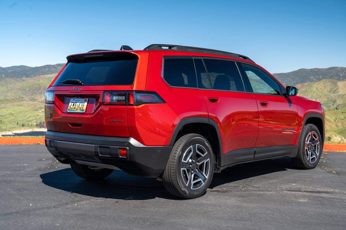 jeep cherokee limited 4x4 2026 46 exterior rear angle 1 1 scaled jpg